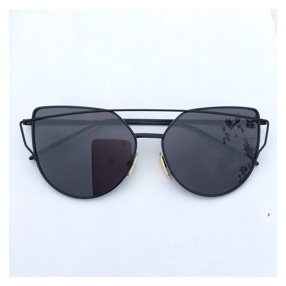 Black On Black Mirrored Sunglasses, Aviators - Picture 4 of 4