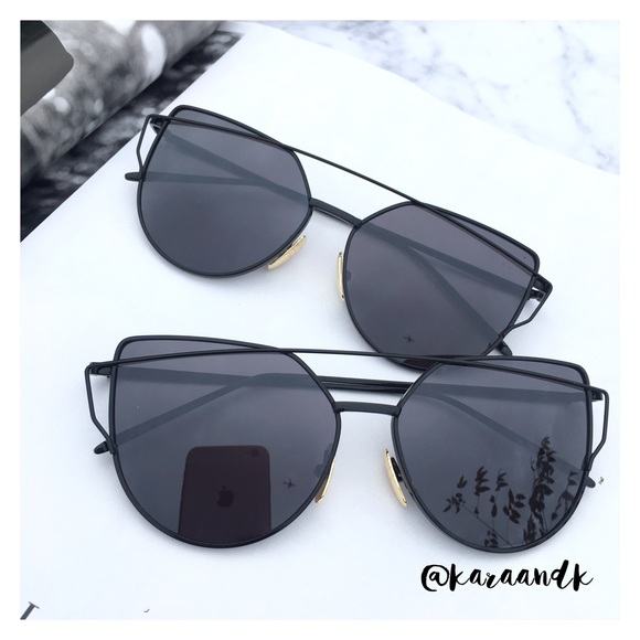 Black On Black Mirrored Sunglasses, Aviators - Picture 2 of 4