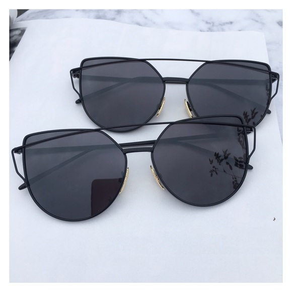 Black On Black Mirrored Sunglasses, Aviators - Picture 3 of 4