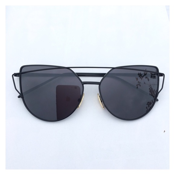 Black On Black Mirrored Sunglasses, Aviators - Picture 4 of 4