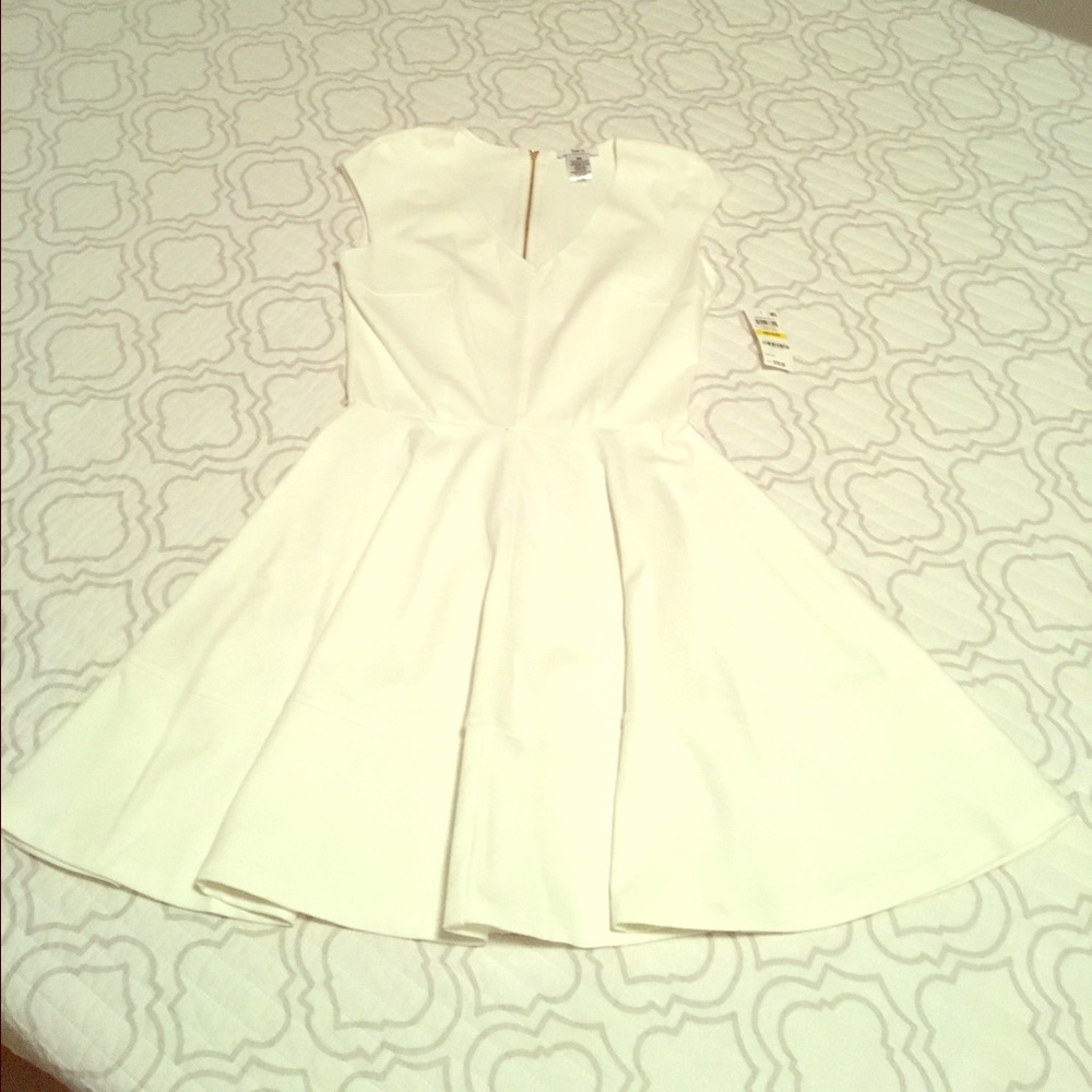 NWT! BarIII White Dress!👗
