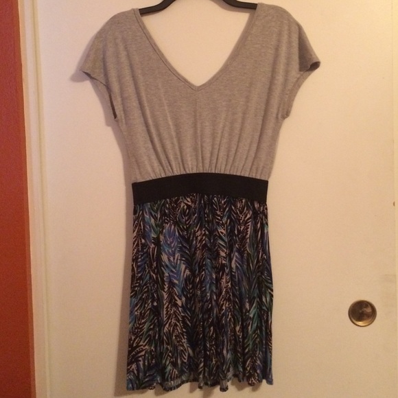 Gray / Patterned Dress - Picture 2 of 3