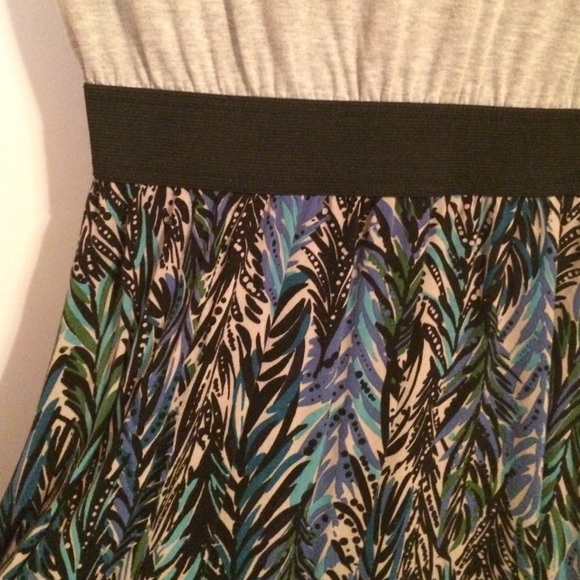 Gray / Patterned Dress - Picture 3 of 3