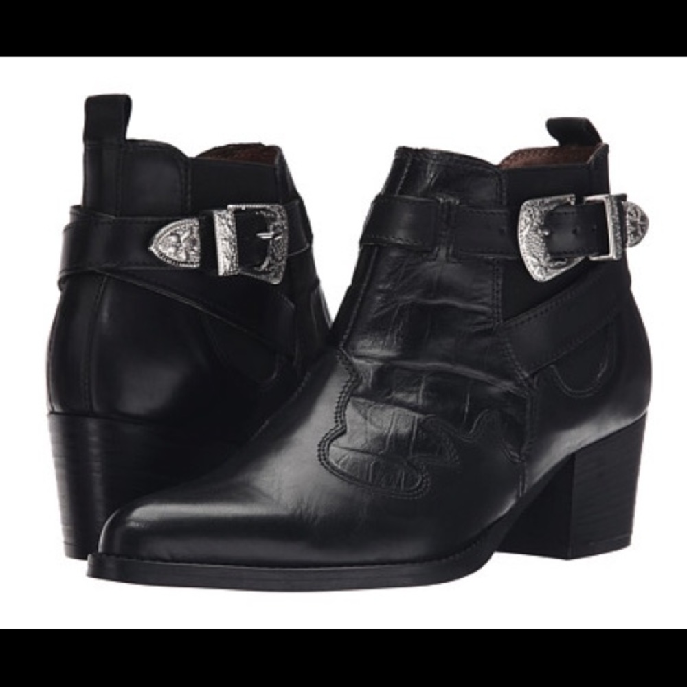 Wildwest buckle detail bootie