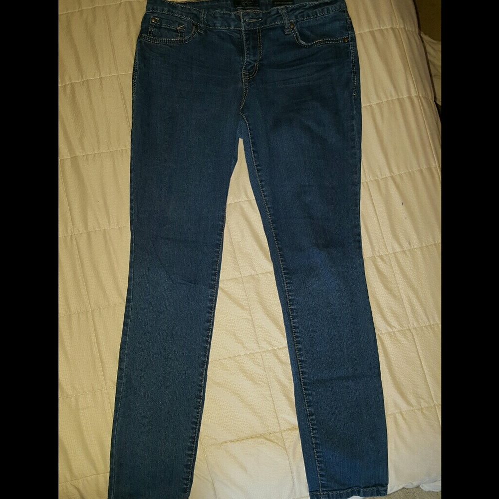 Jessica Simpson sz 10 / 30 inch waist skinnies