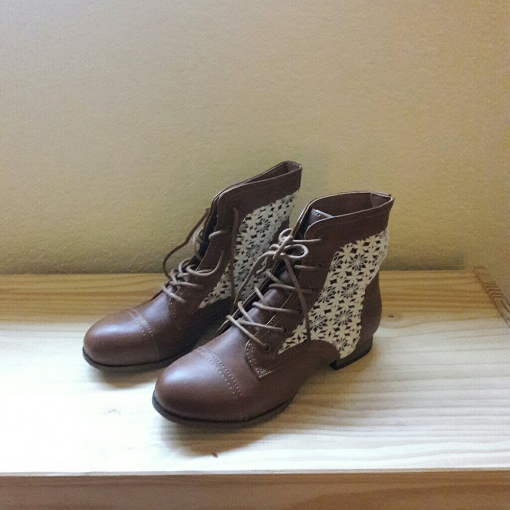 NWOT Brown boots