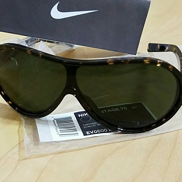 Nike Vintage 75