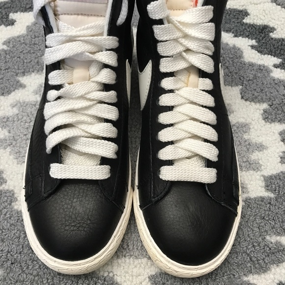 Nike Leather Blazer Sneakers - Picture 3 of 5