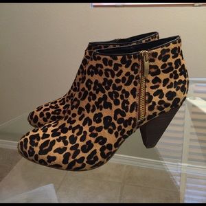 Kimchi Blue leopard print ankle booties size 8 1/2