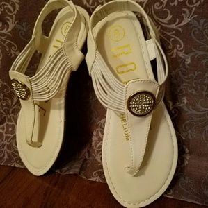 Rouge Helium white sandals
