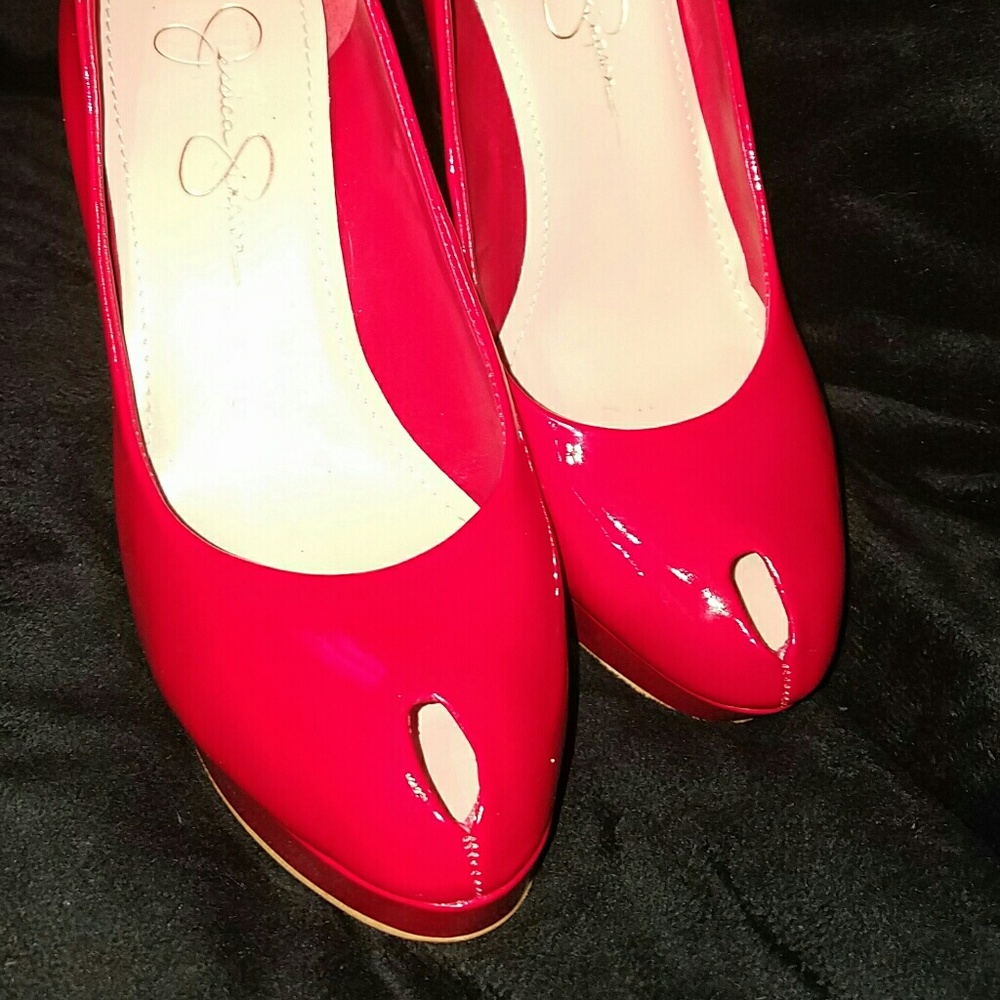 Teardrop peep toe pumps