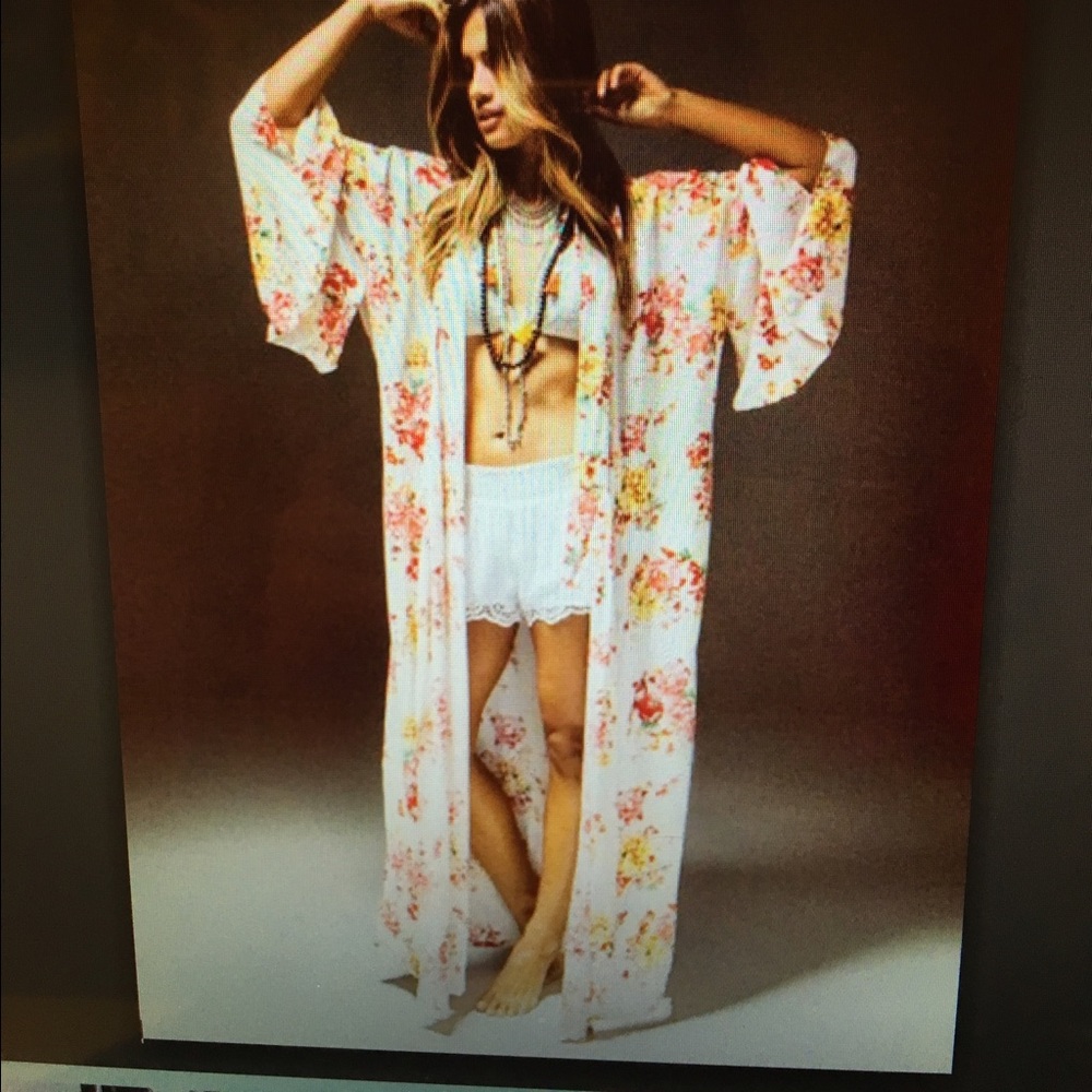 In search of floral kimono similar to this !!!