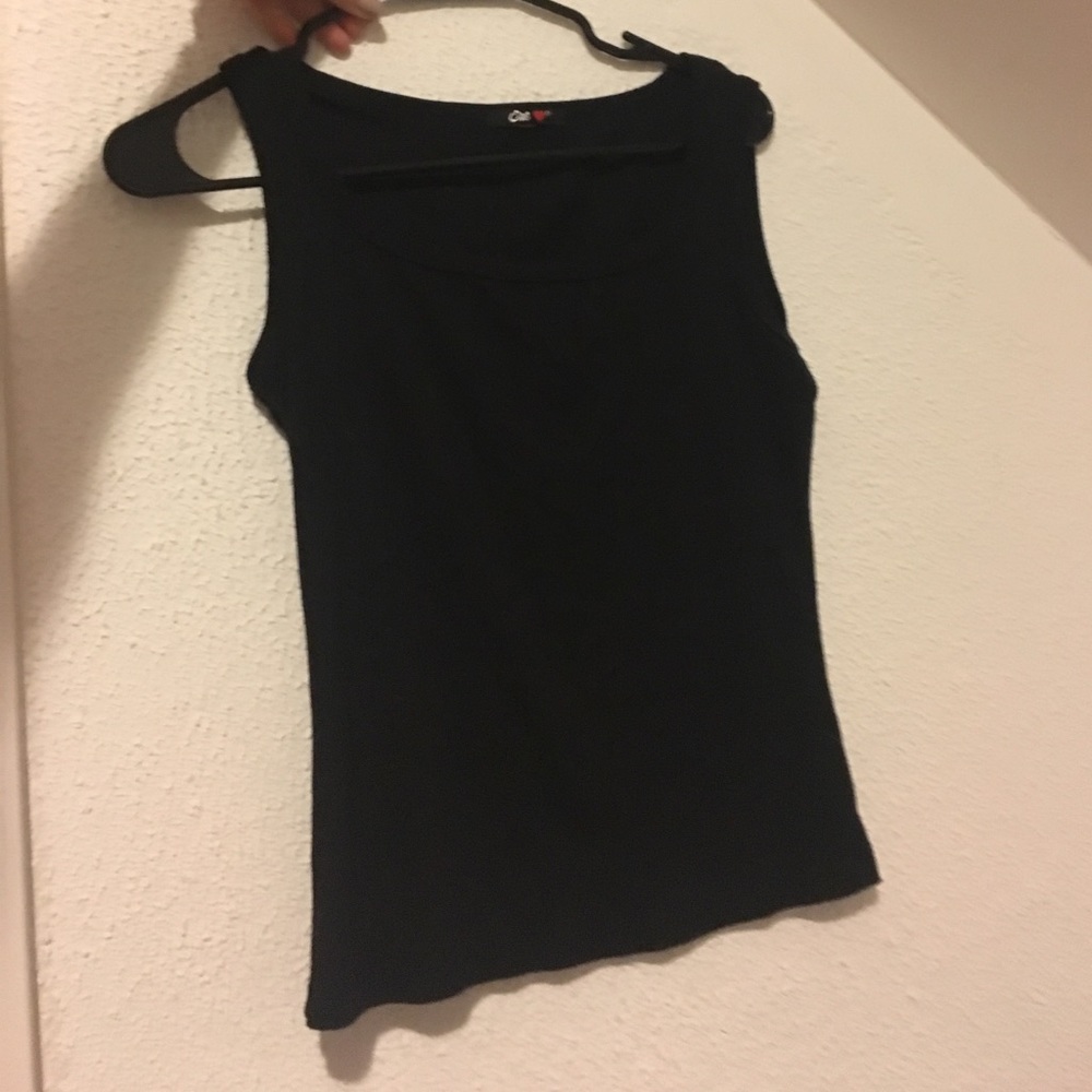Cropped muscle tank