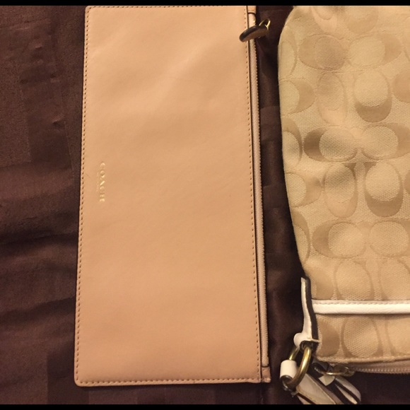 FREE Coach cosmetic bag & Authentic crossbody - Picture 4 of 4
