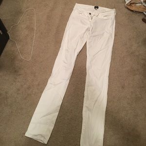 White skinny jeans