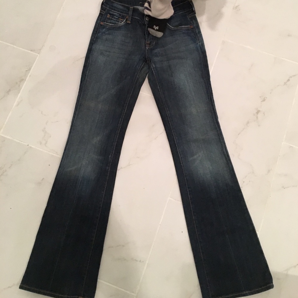 Beautiful 7 for all Mankind jeans!