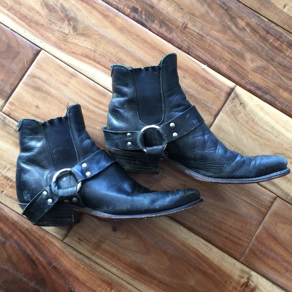 Vintage worn western cowboy cowgirl boots