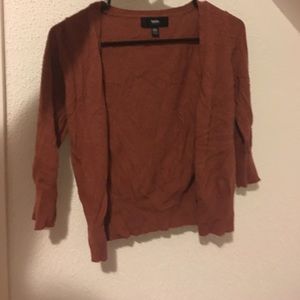 Quarter sleeve cropped sweater