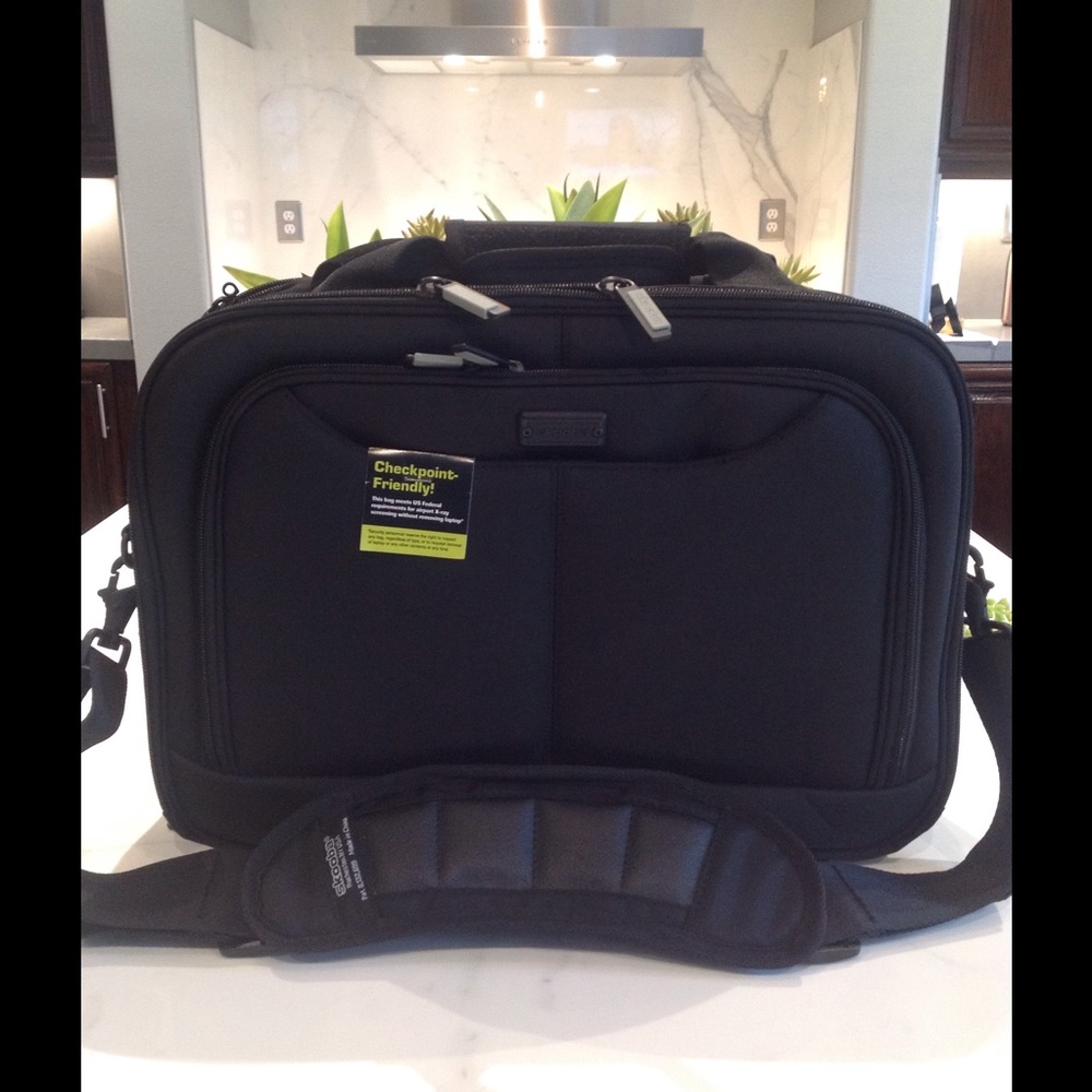 Brand new Skooba Design Laptop Case