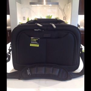 Brand new Skooba Design Laptop Case