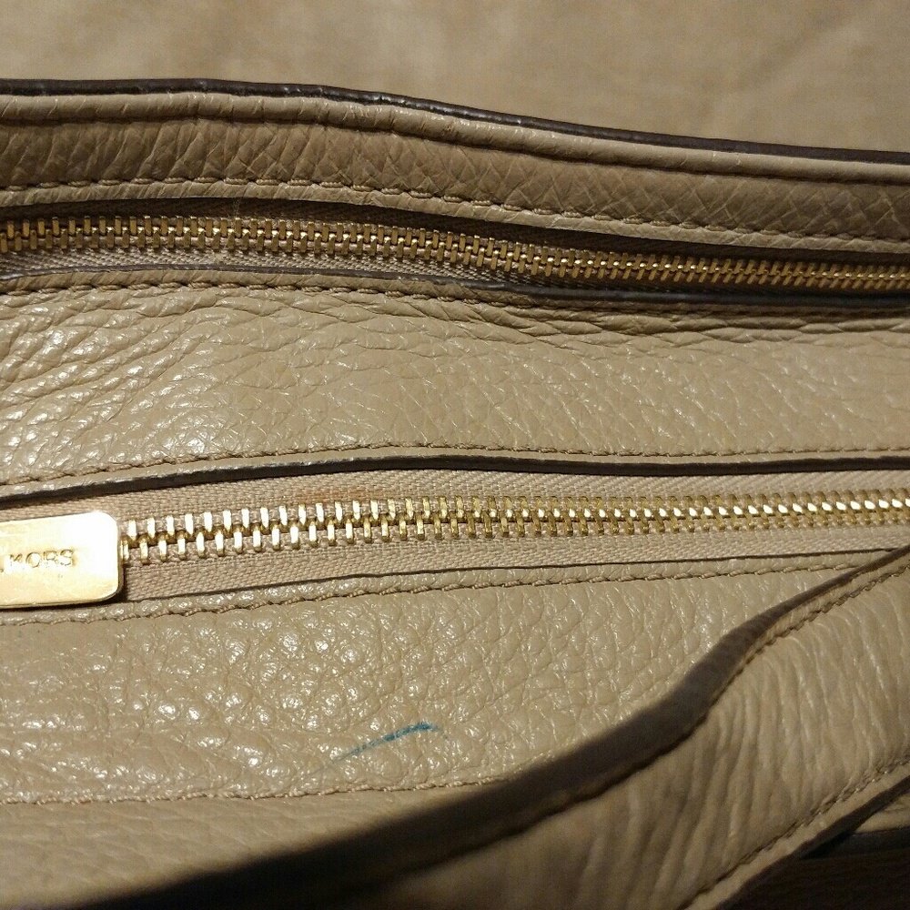 Michael Kors leather purse - Picture 4 of 4