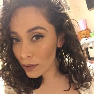 Meet your Posher, Ariana