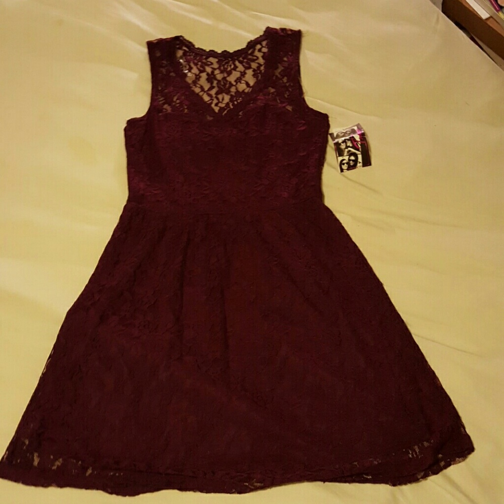 Trixxi girl burgundy lace dress medium