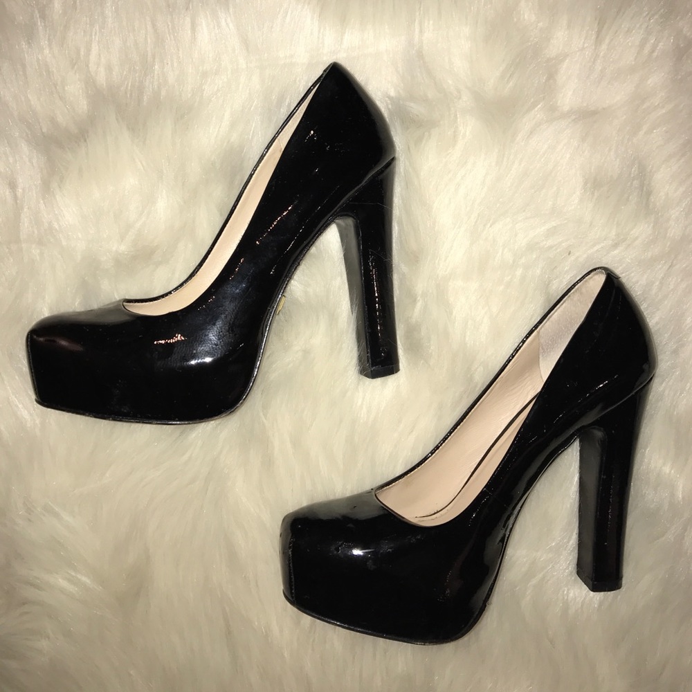 Pour la Victoire Blk Patent Leather Platform Pumps