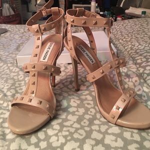 Stay by Steve Madden