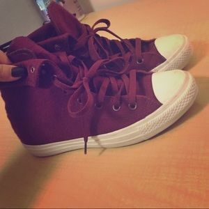 Maroon high top converse