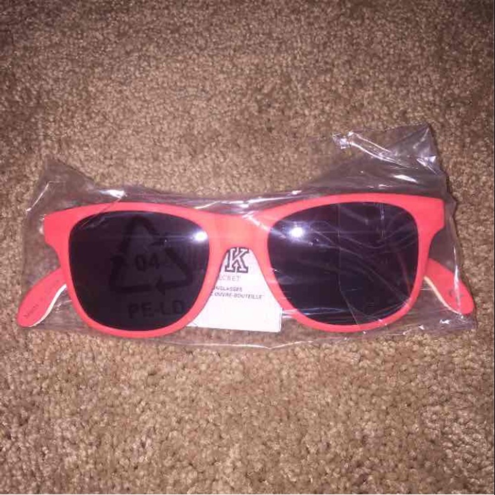 VS PINK SUNGLASSES