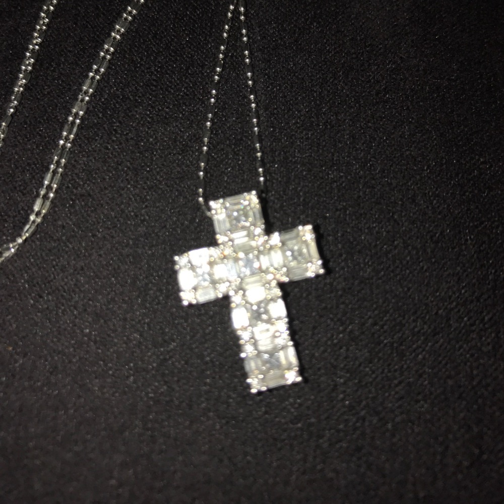 Unisex white gold 2 carat cross necklace