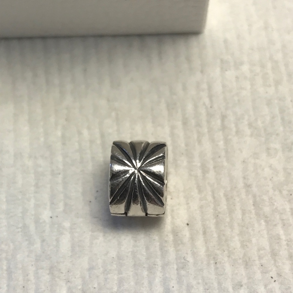 Pandora "Sunburst" clip