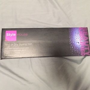 Style house wet or dry styling iron