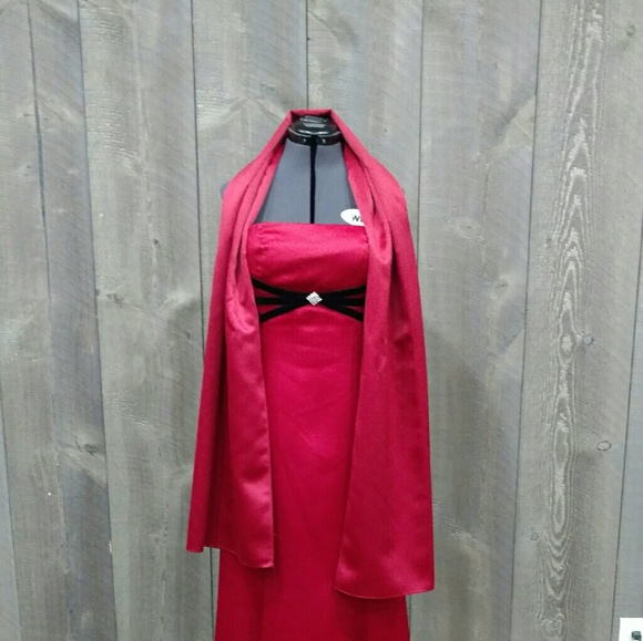 Strapless Dress by David's Bridal w' coordinating shawl - Picture 4 of 5