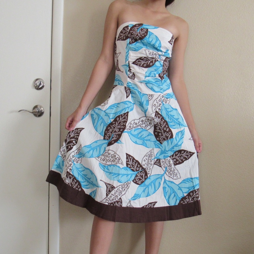 šHost PickšStrapless patterned dress - Picture 1 of 6