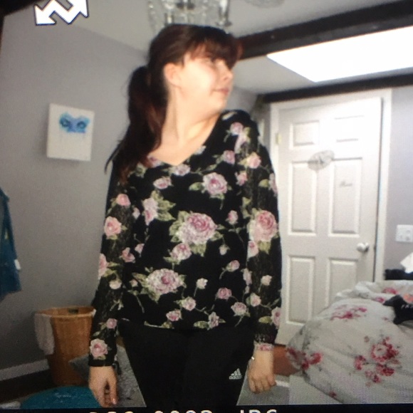 flowy flower blouse - Picture 1 of 3