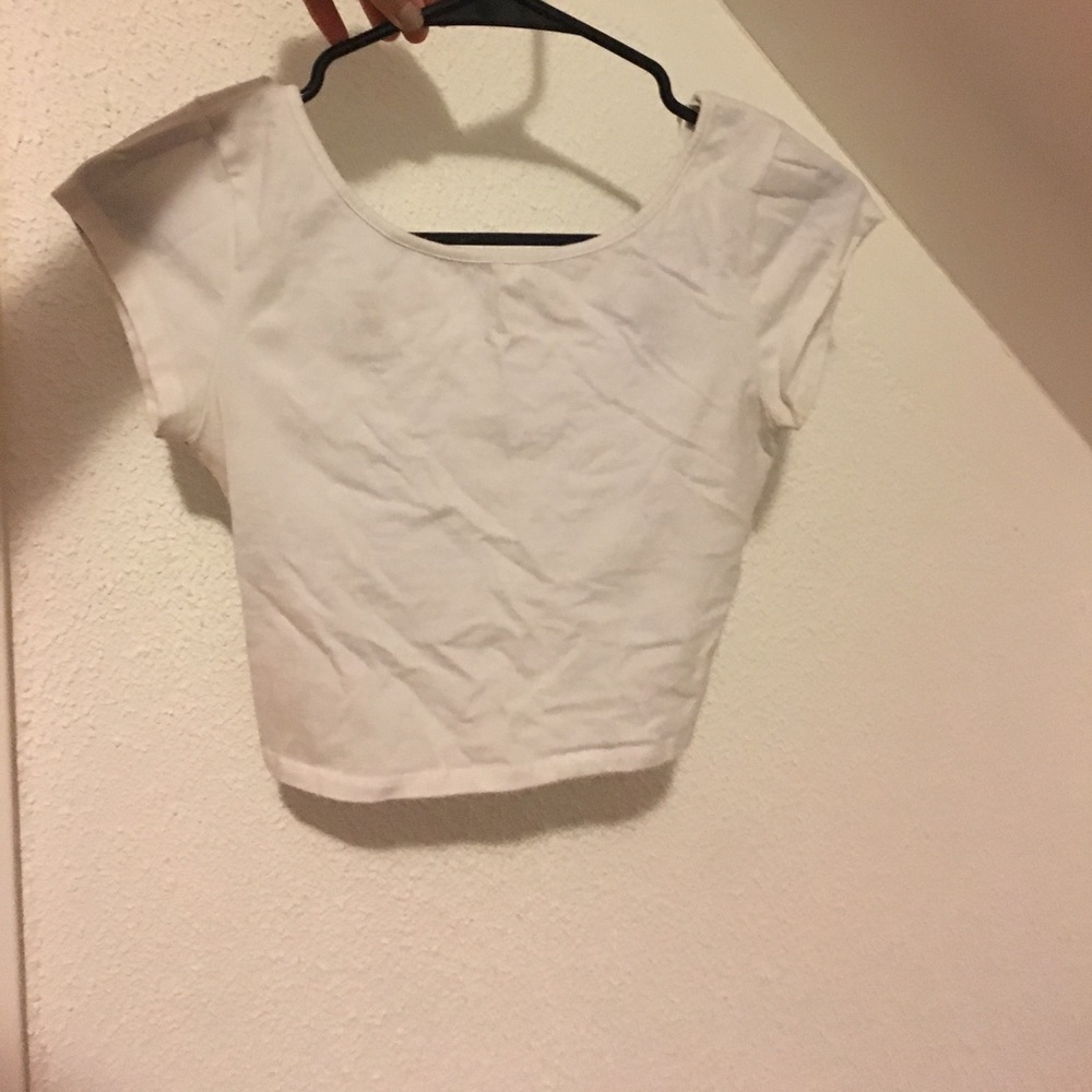 Cropped cross back tee
