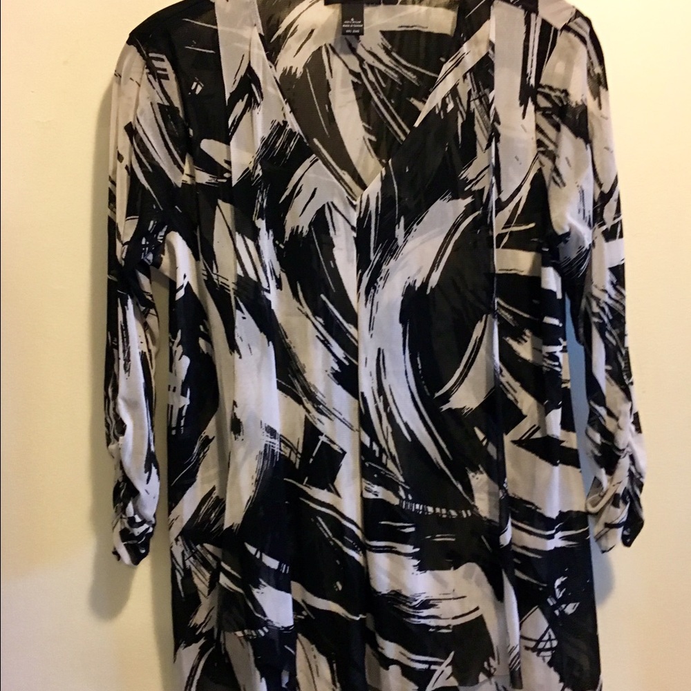Alfani black and white top