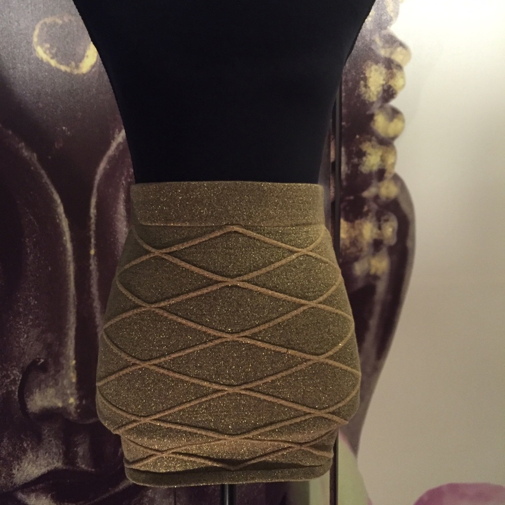 Mini gold skirt ✨