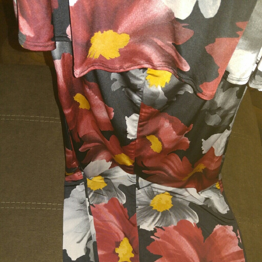 Beautiful flower dress - Picture 4 of 6