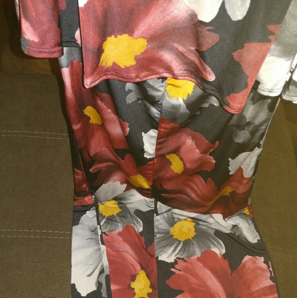 Beautiful flower dress - Picture 4 of 6