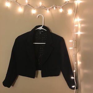 Forever 21 cropped black blazer