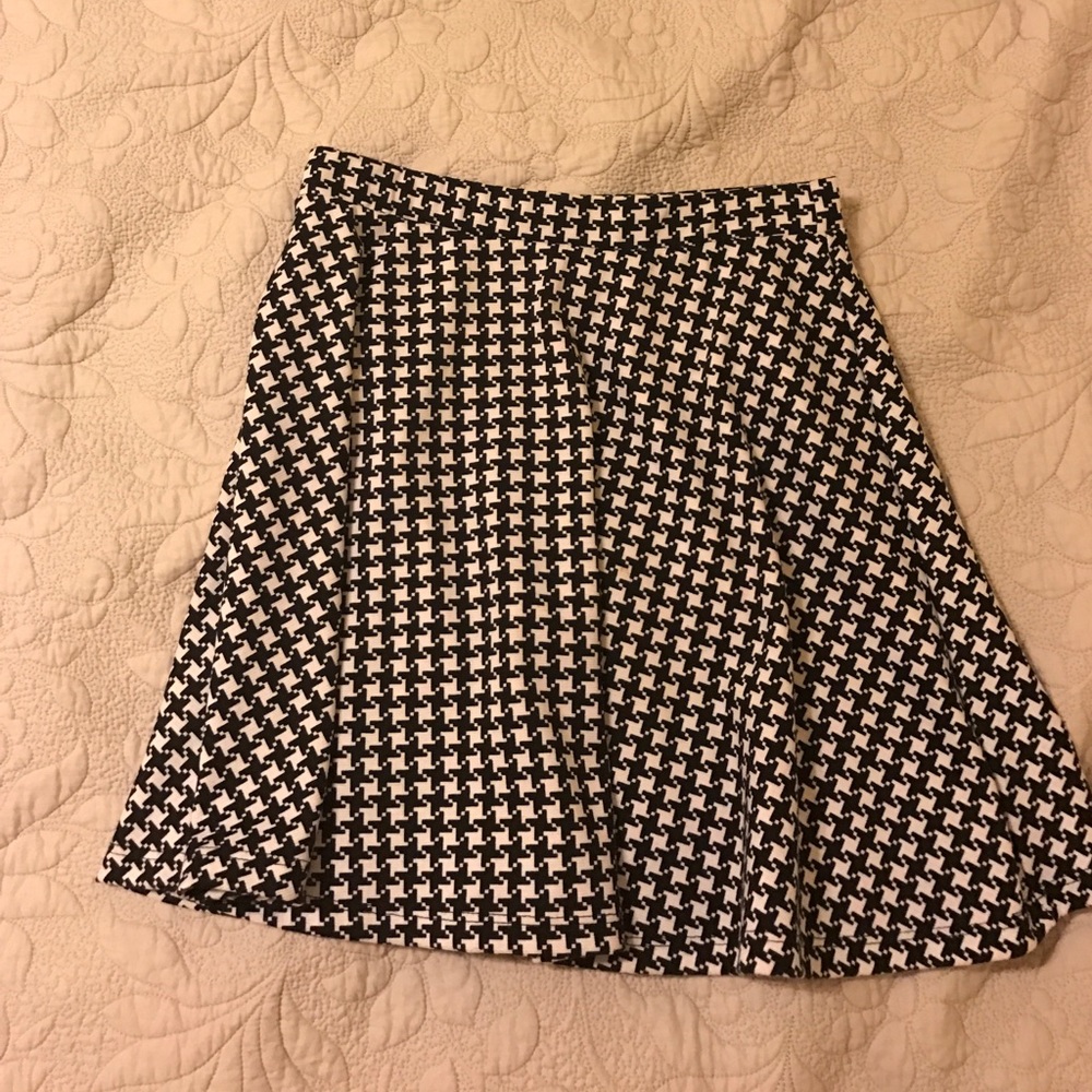 Houndstooth mini skirt