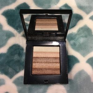 Bobbi Brown shimmer brick in Beige