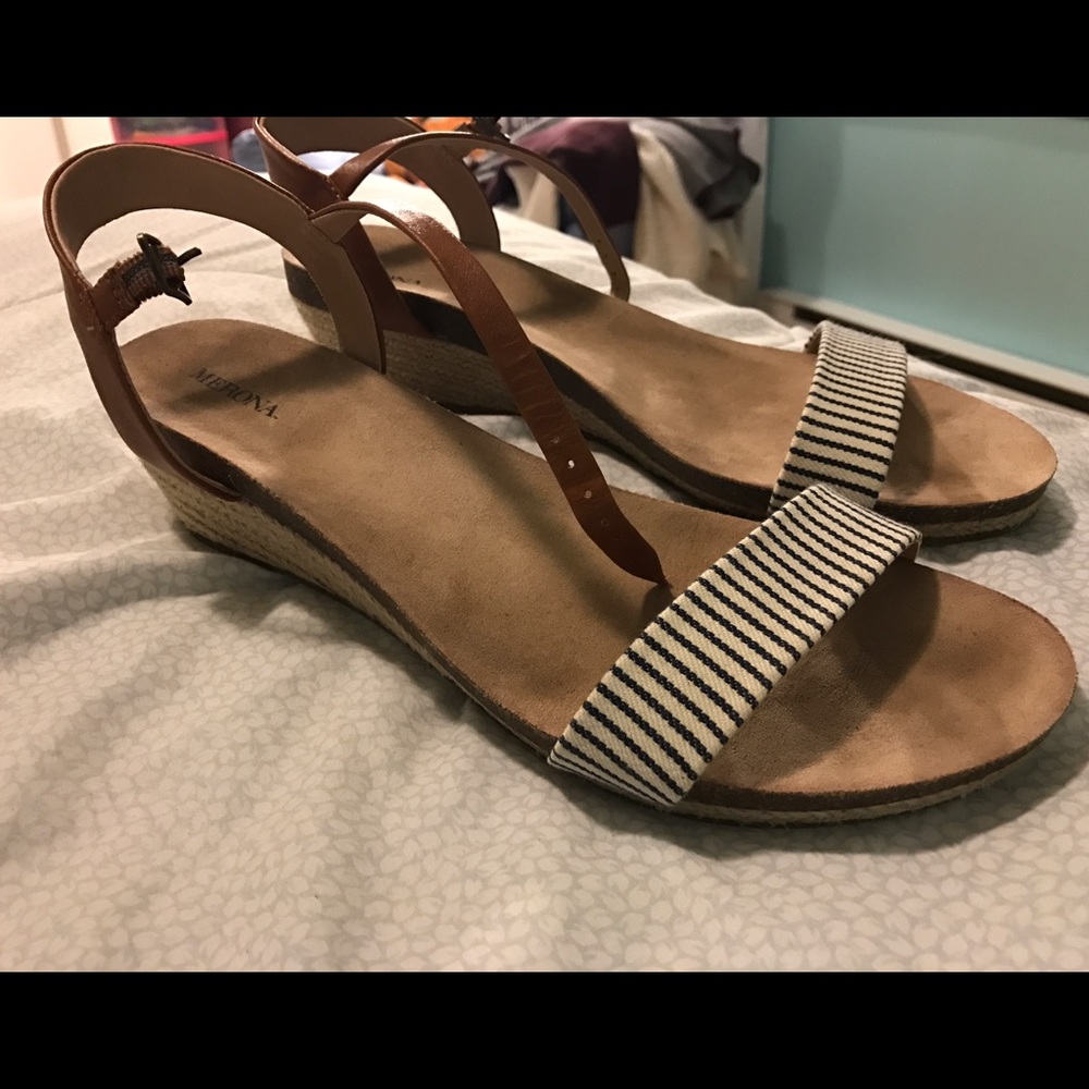 Small wedged sandals, size 11