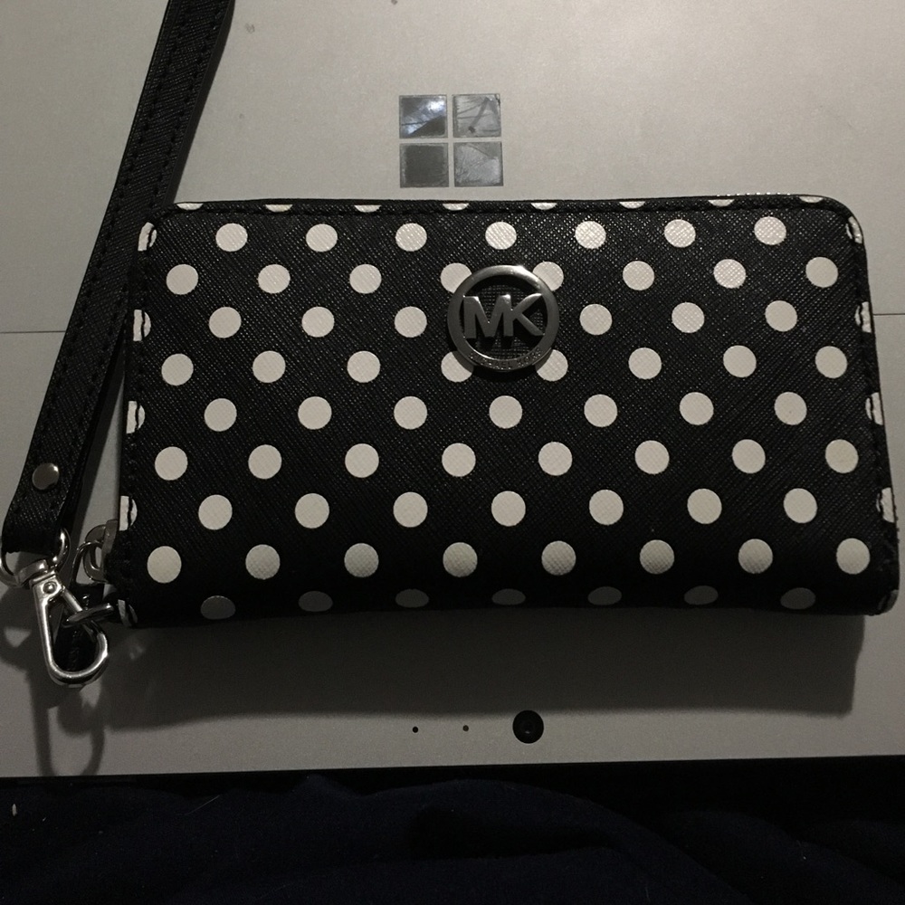 Authentic Michael Kors jet set  dot zip wallet