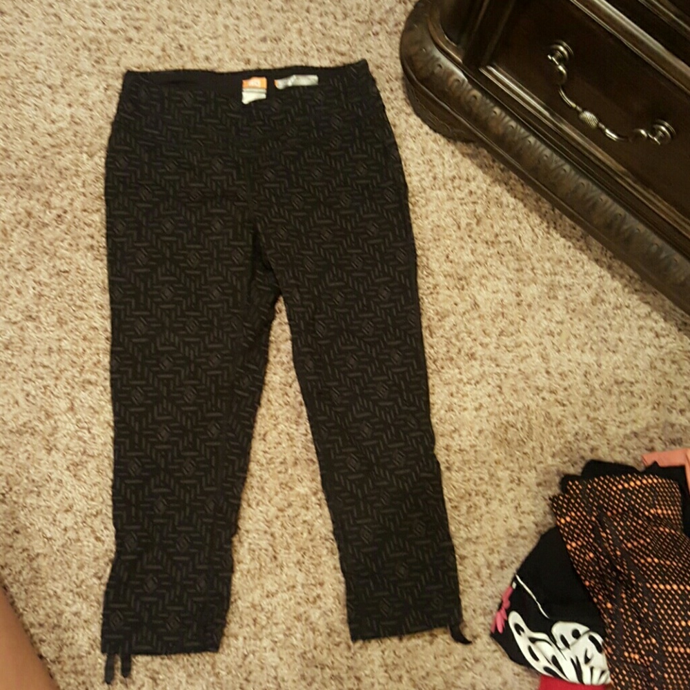 Lucy Hatha Crop with leg ties