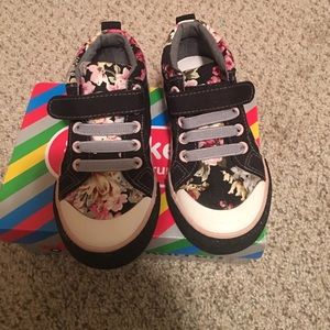 Toddler girls shoes