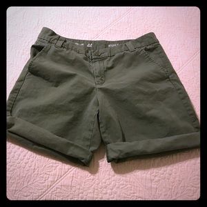 Khakis by Gap Boyfriend Roll-Up Short